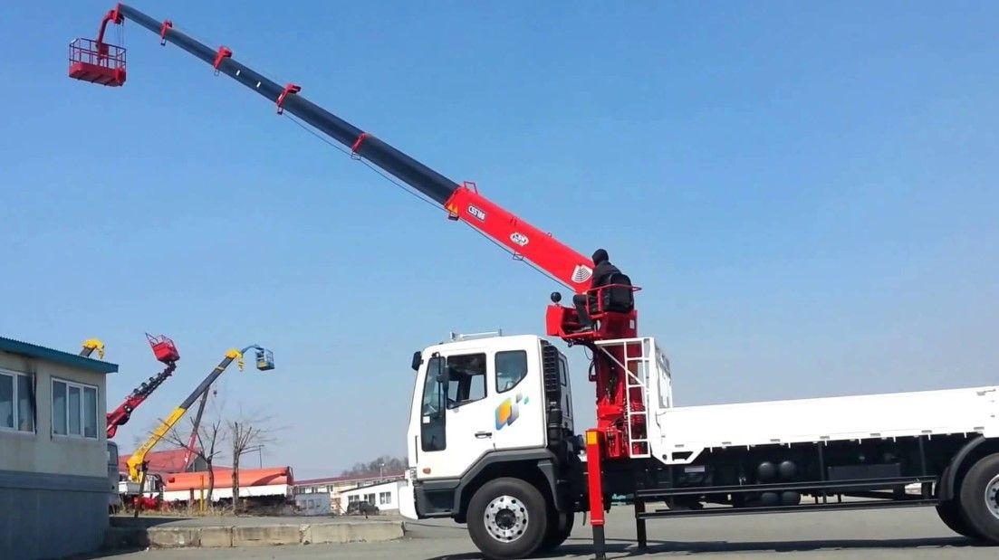 Crawler vs wheeled excavators: which should you choose?